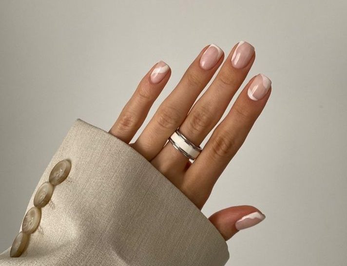 Ongles manucure neutre de près
